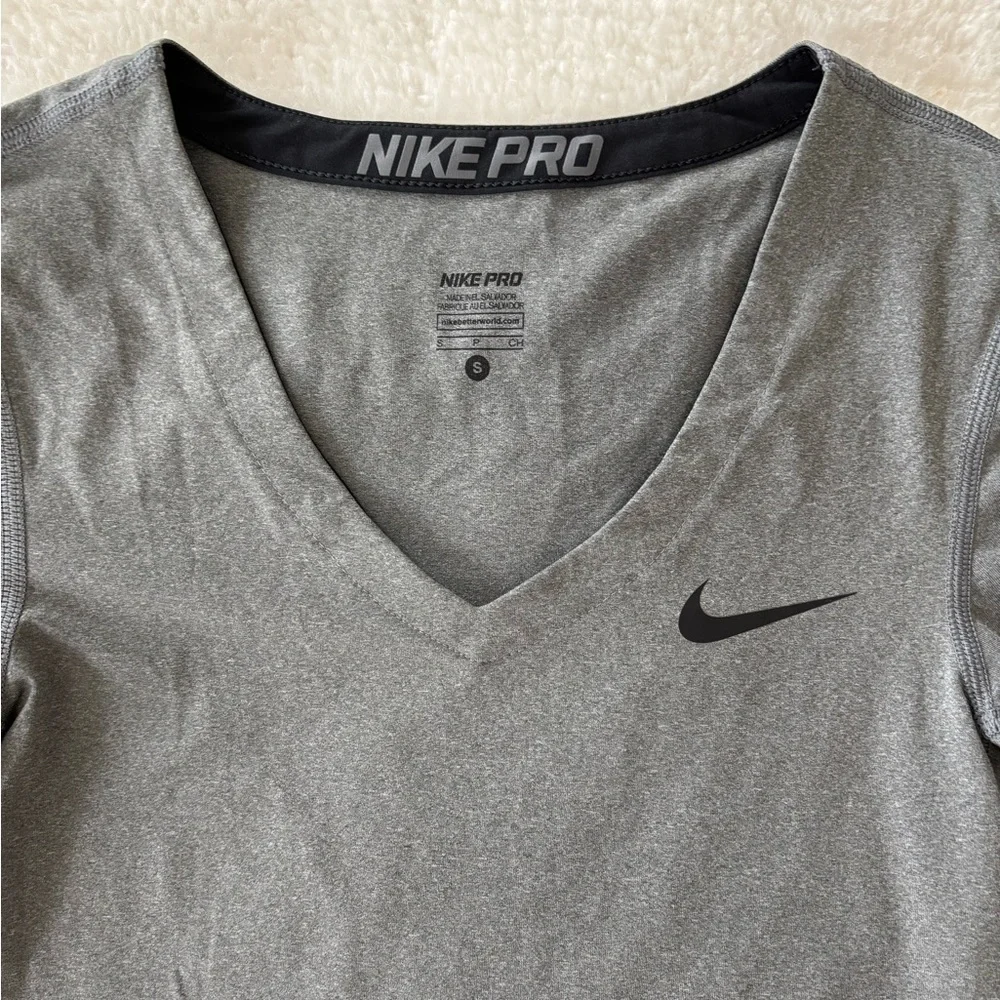 Nike Women's Nike Training Short Sleeve Top size S